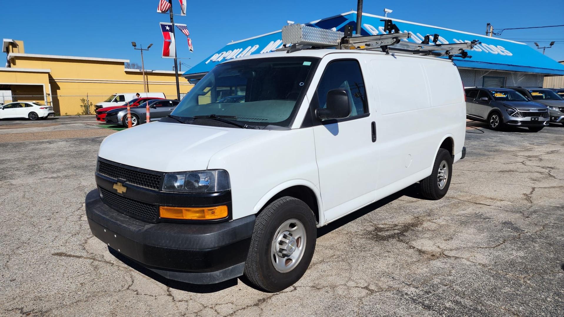 2020 White Chevrolet Express 3500 Cargo (1GCZGGFG7L1) with an 6.0L V8 OHV 16V FFV engine, 6A transmission, located at 1842 Wirt Road, Houston, TX, 77055, (713) 973-3903, 29.805330, -95.484787 - Photo#0